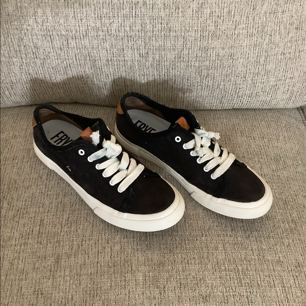 Womens Frye shoes-size 8